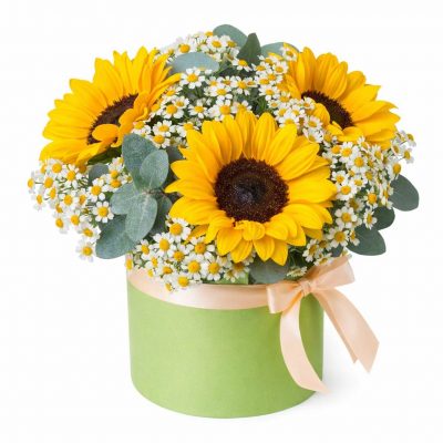 Цветы в коробке с подсолнухами